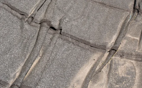 Feuchteschäden und Sanierung bei Terrassen, Balkonen und Flachdächern