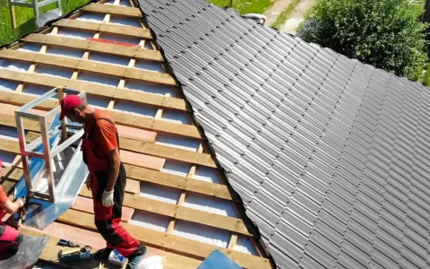 Eindeckung und Entwässerung von Steildächern