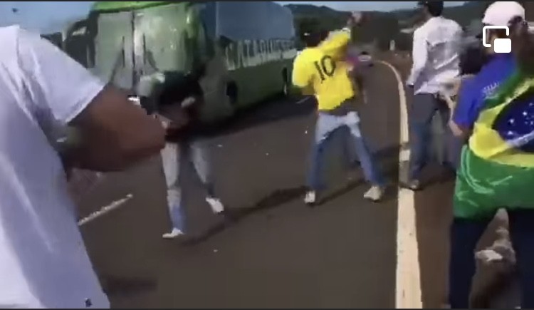 حقيقة فيديو استقبال جمهور البرازيل لمنتخبه في بلاده