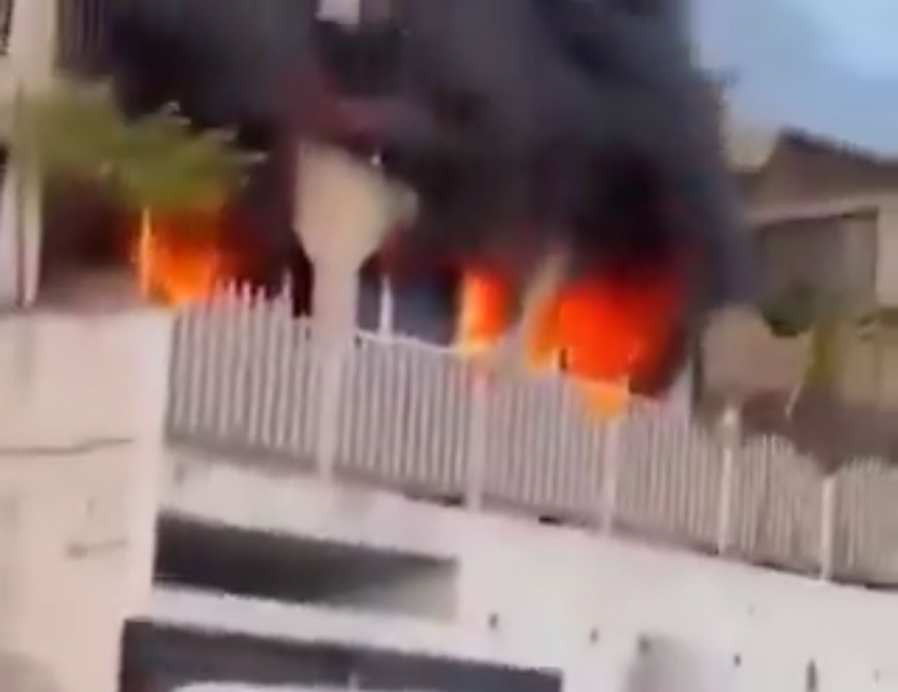 ما حقيقة فيديو قفز الإسرائيليين من النوافذ لحظة القصف؟