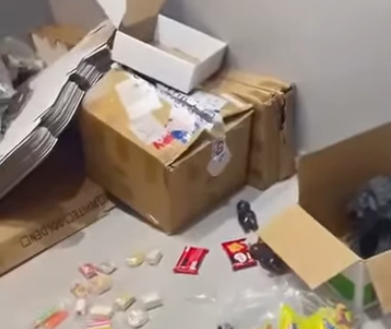 خبر غير صحيح حول انتحال رجل صفة جندي إسرائيلي وسرقة زوجته في الخليل