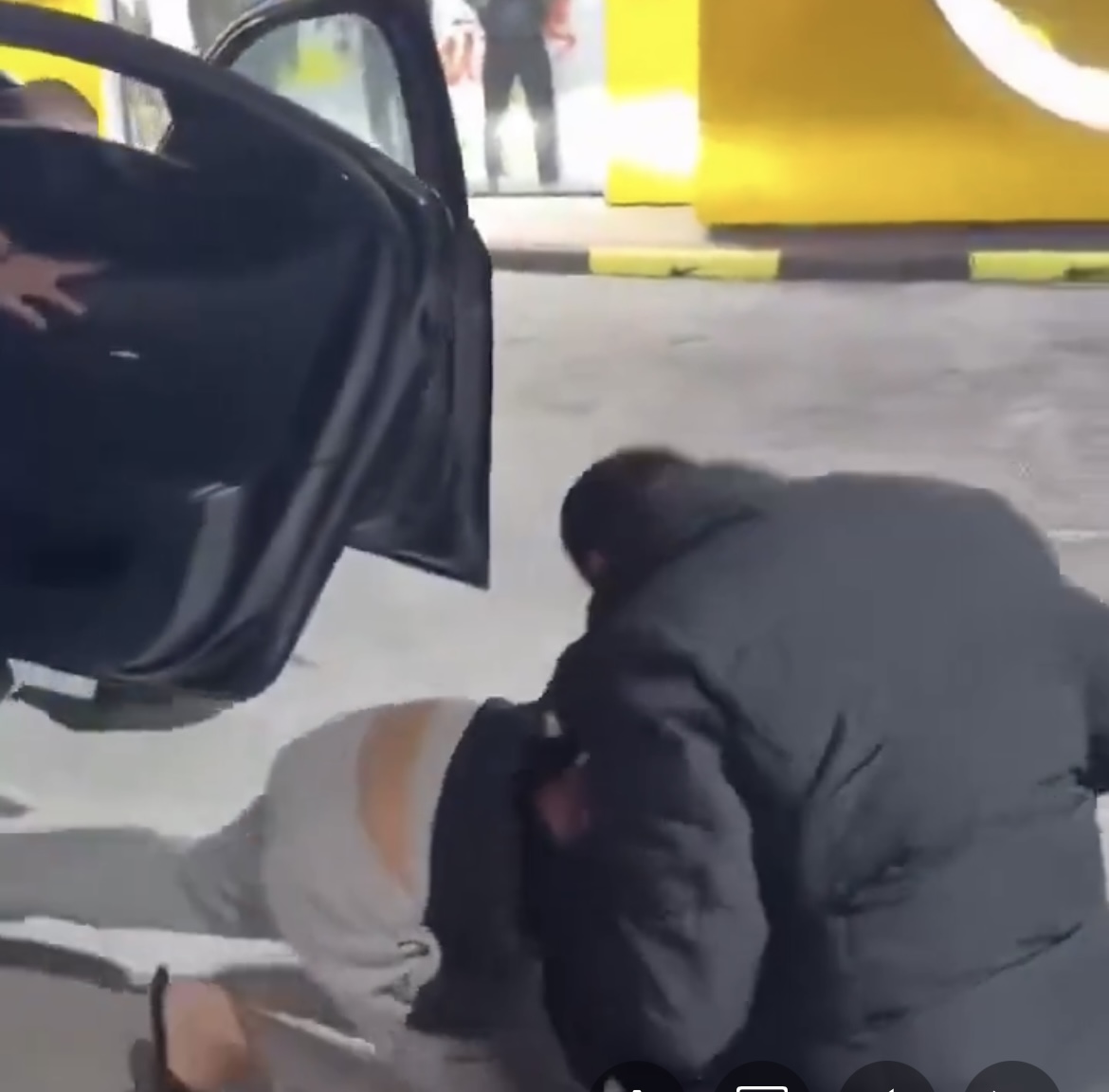 مقطع فيديو من قرية عارورة في الضفة الغربية وليس لرجل من غزة فقد عائلته