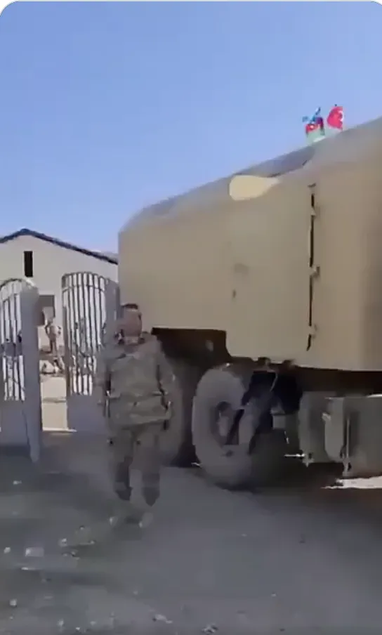 فيديو قديم لجنود أذربيجانيين أثناء رفع الأذان ولا ينذر بانقلاب عسكري