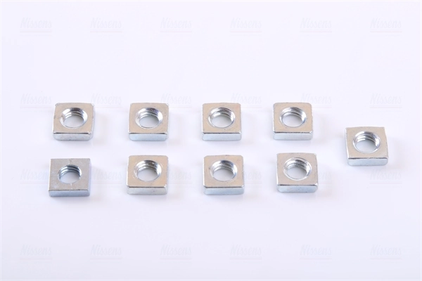 Radiateur, refroidissement du moteur NISSENS 68135A