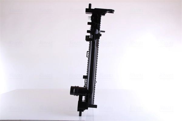 Radiateur, refroidissement du moteur NISSENS 617868