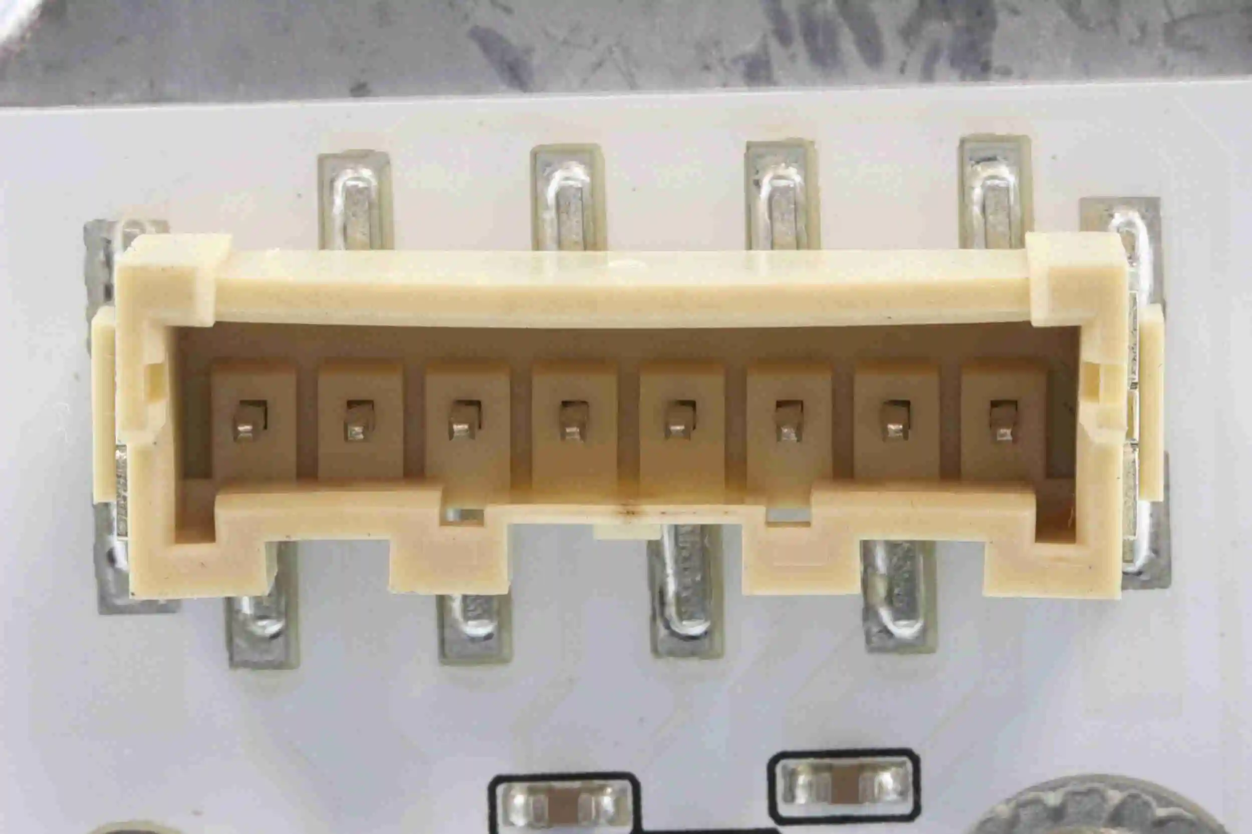 Appareil de commande, système d'éclairage VEMO V10-73-0349