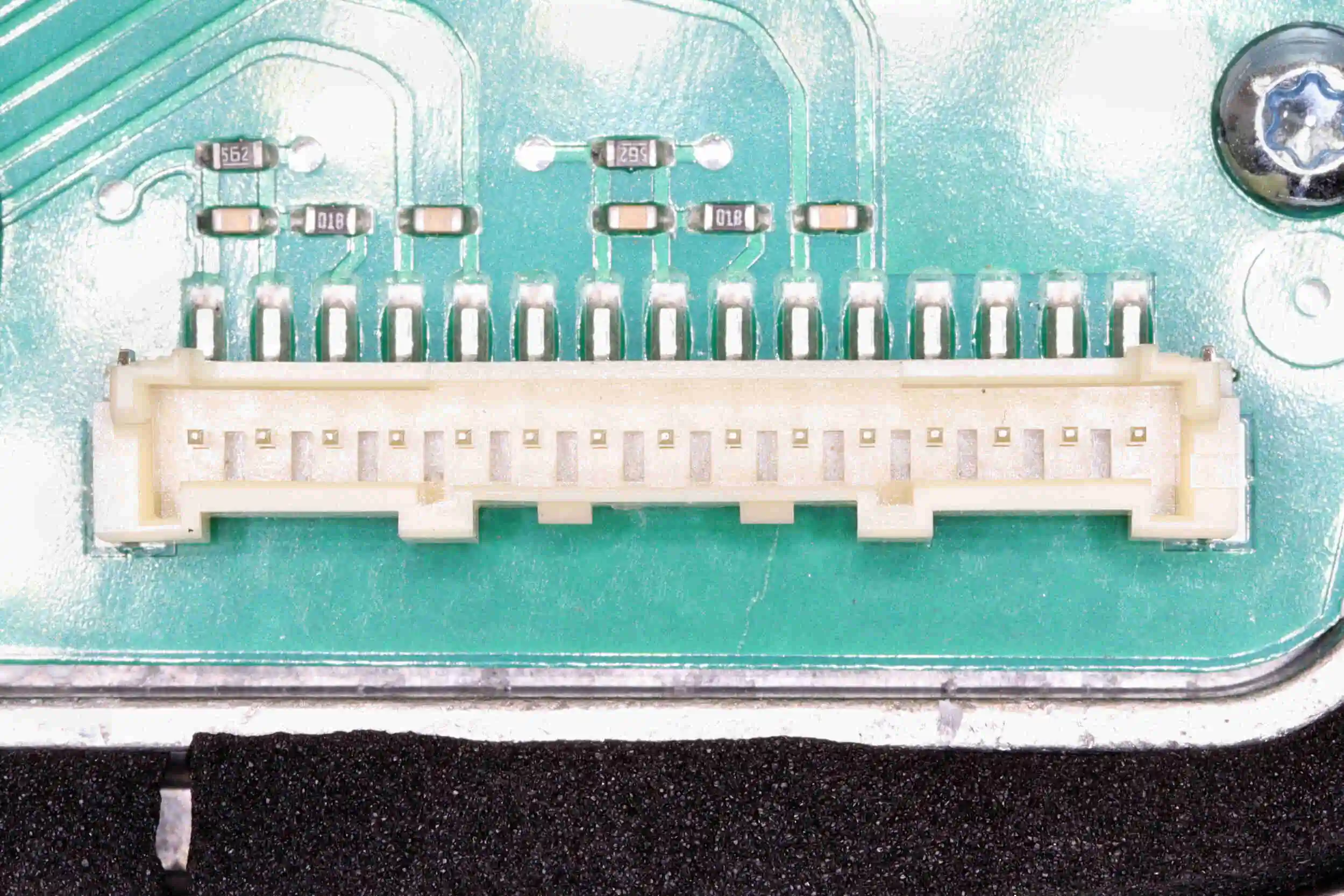 Appareil de commande, système d'éclairage VEMO V10-73-0079