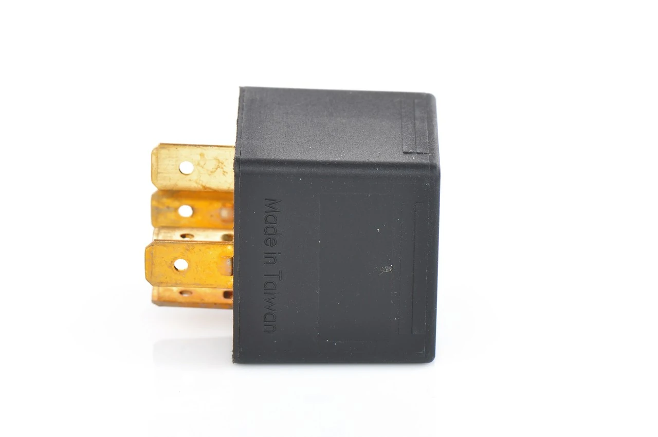 Relais, courant de travail BOSCH 0 986 AH0 135