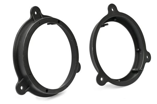 Adapter, loudspeaker