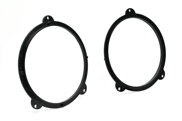 Adapter, loudspeaker