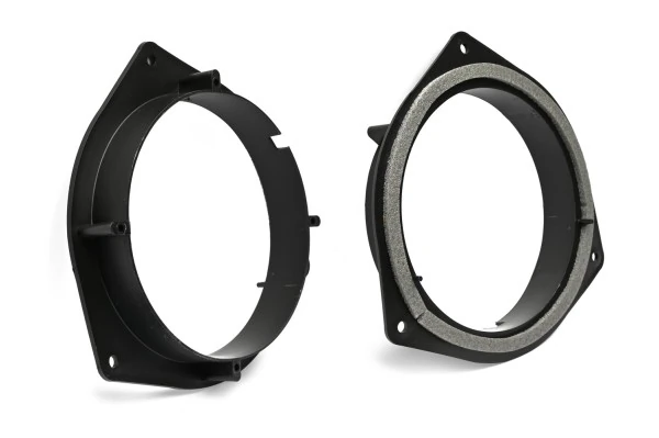 Adapter, loudspeaker