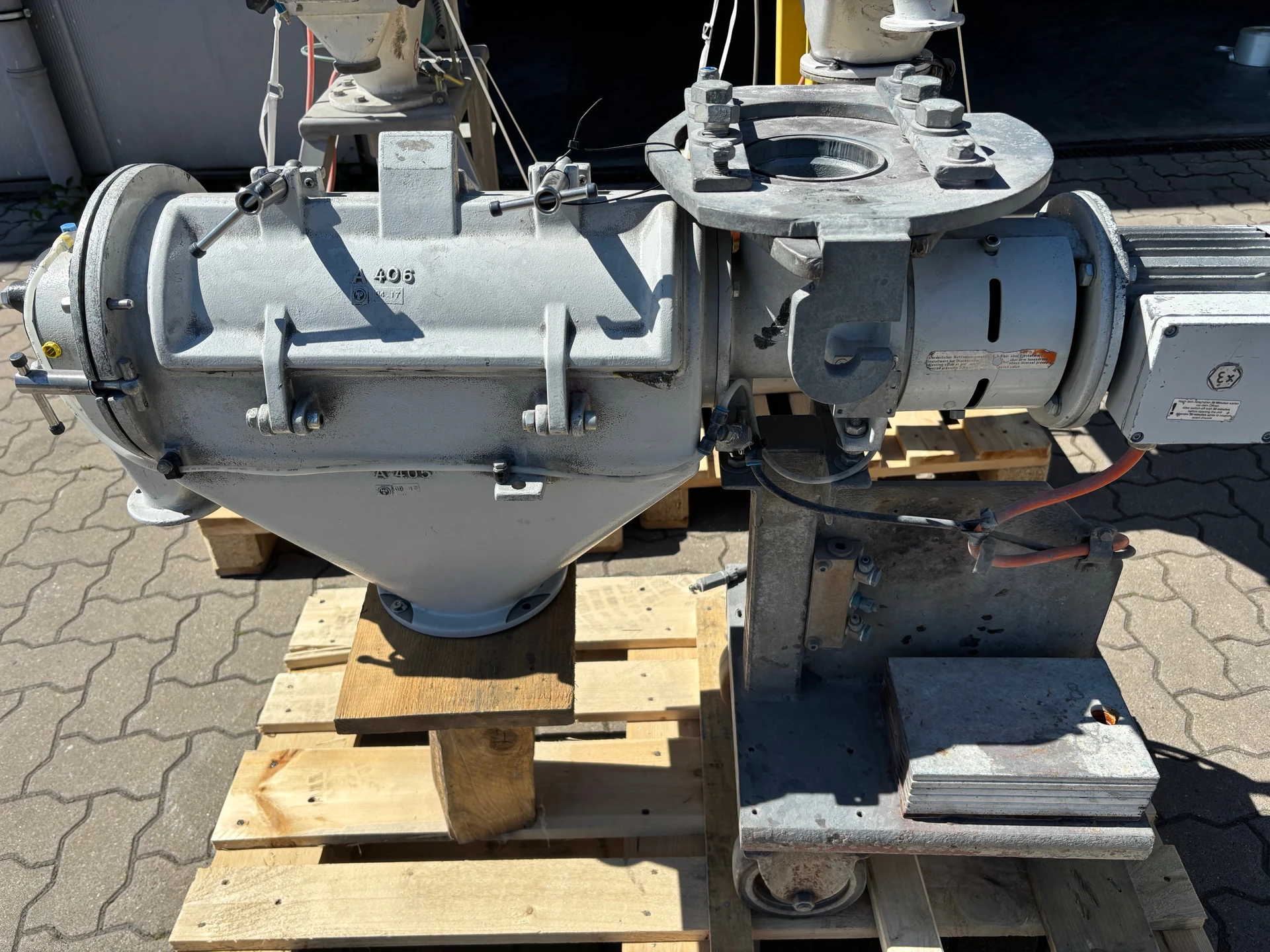 Azo E 360 - Image 1