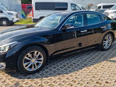 Infiniti Q70