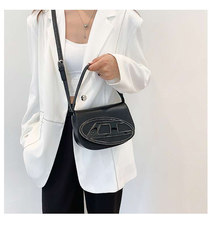 New Flip Handbag Single Shoulder Diagonal Straddle Bag