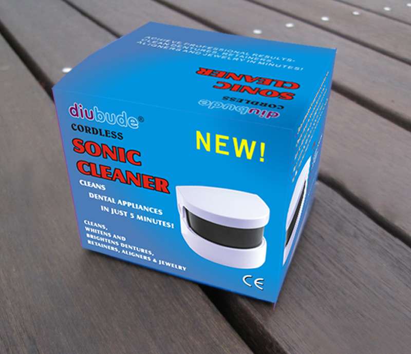 Mini electric jewelry cleaner