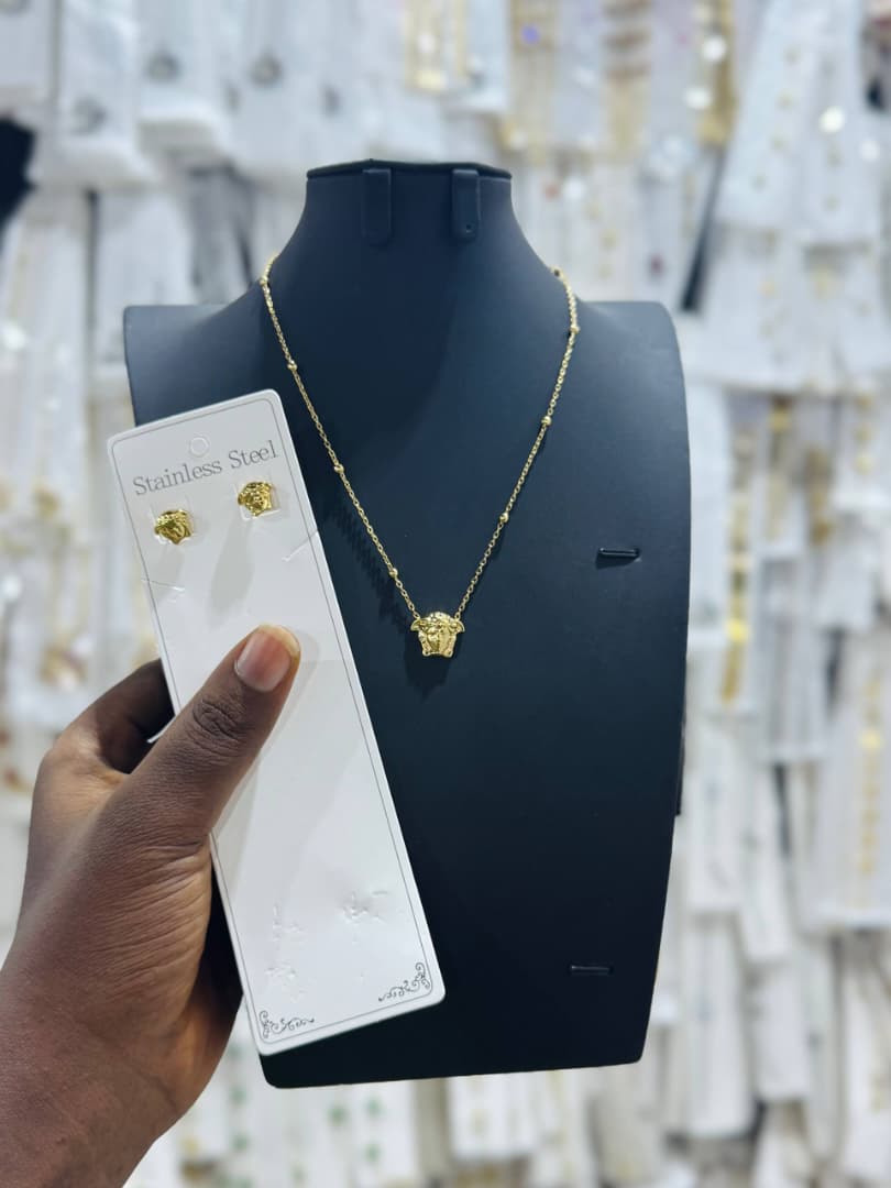 Earring and necklace set