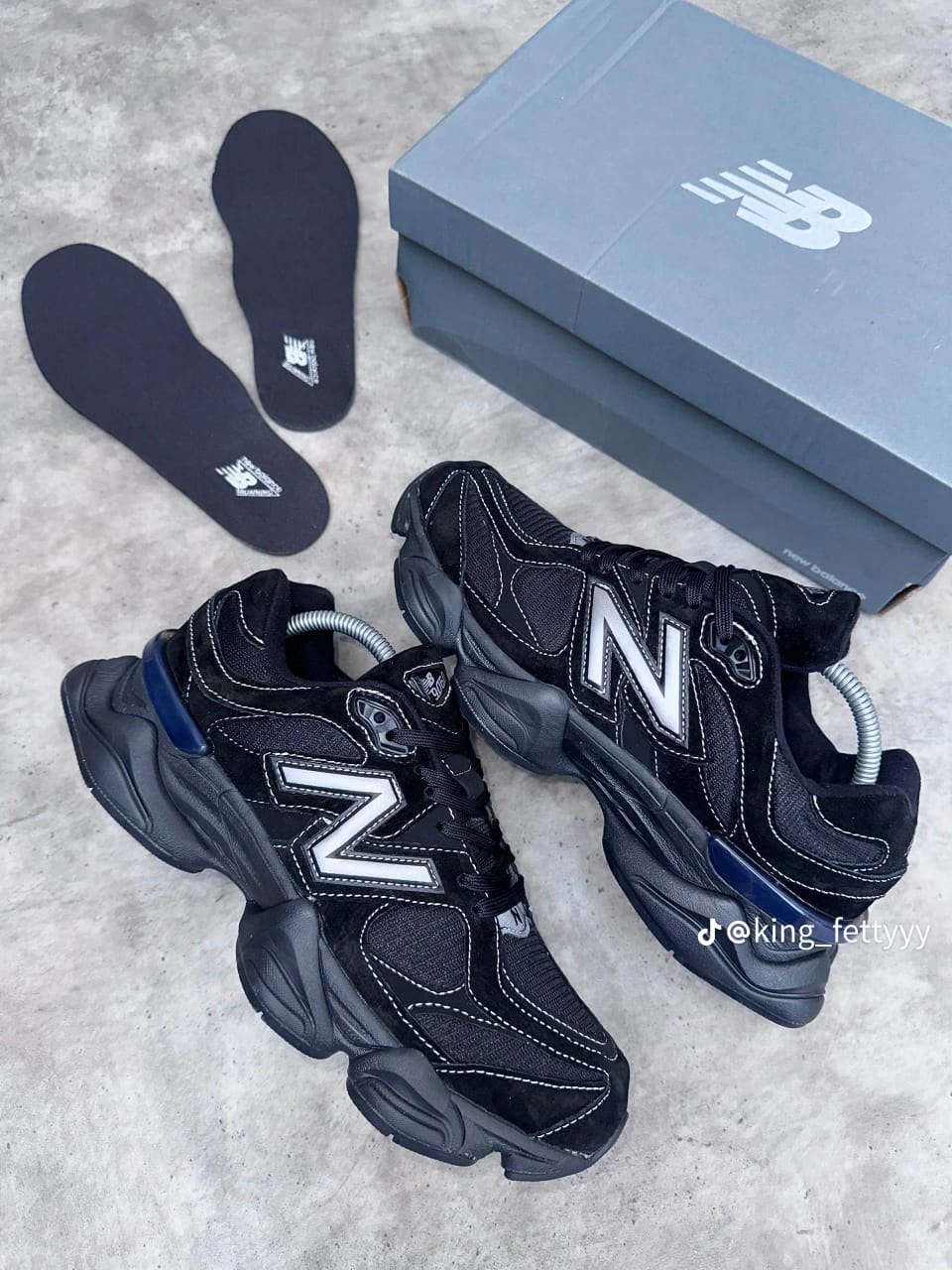 New Balance Chunky Sneakers Black with Reflective Accents Red Tag, Ideal for night wear and urban fashion