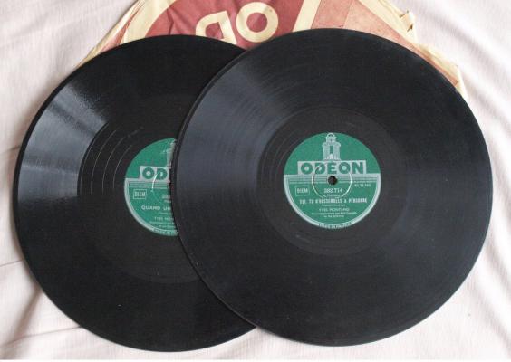 Une Demoiselle Sur Une Balançoire