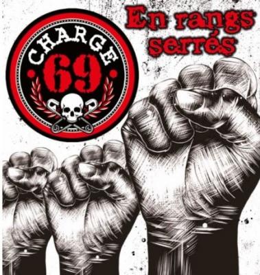 En Rangs Serrés