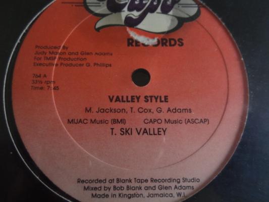 Vallet Style