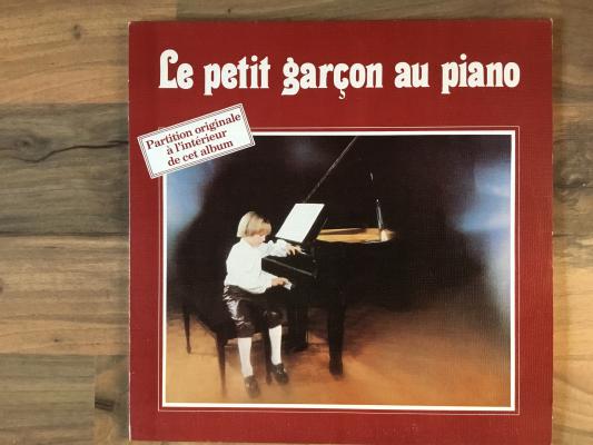 Le Petit Garçon Au Piano