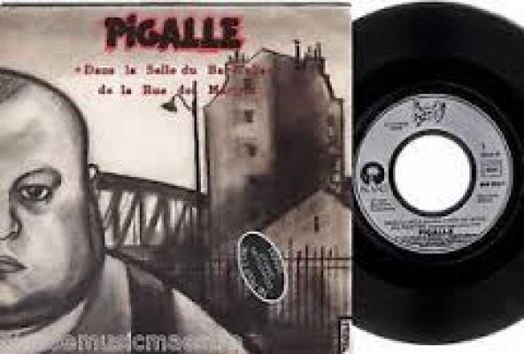 Dans La Salle Du Bar Tabac De La Rue Des Martyrs