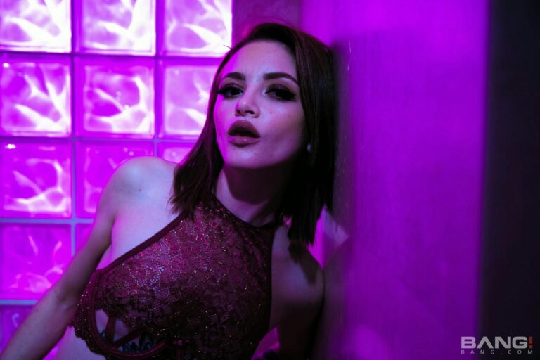 Lola Fae vr porn scenes