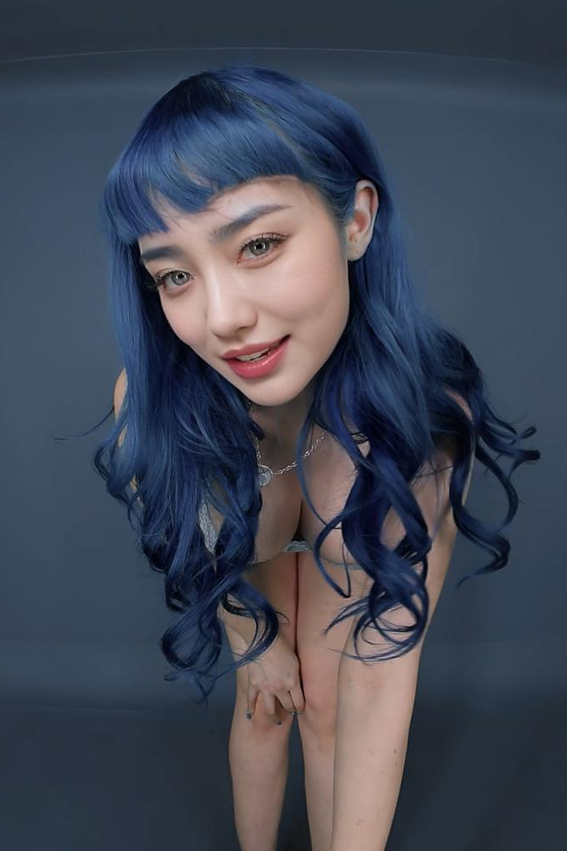 Yuna Layla VR Porn