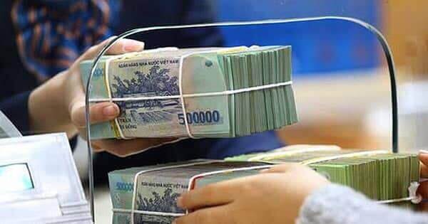 Người dân ngày càng "chán" gửi tiết kiệm, có tháng rút ròng khỏi ngân hàng