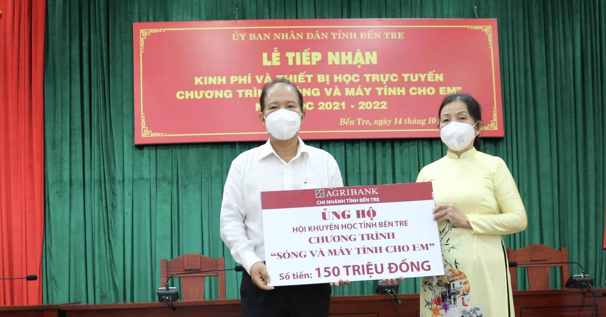 Ủng hộ 150 triệu đồng Chương trình "Sóng và máy tính cho em"