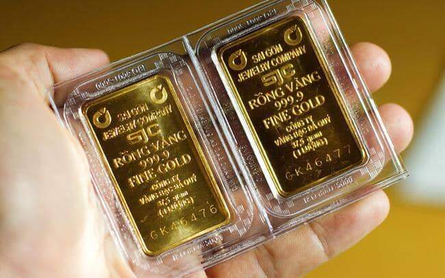 Giá vàng “lao dốc” không phanh, người mua lỗ nặng