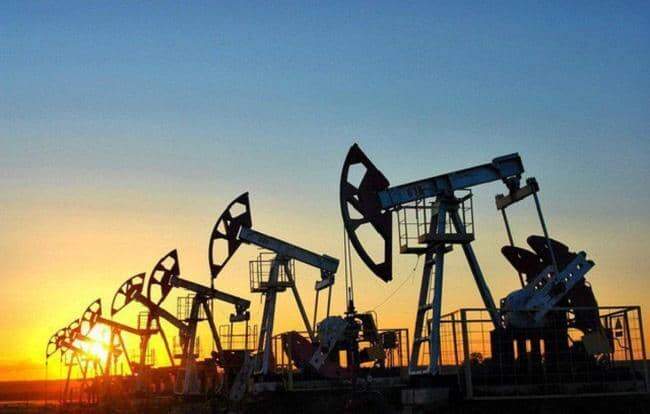 Dầu biến động sau khi OPEC+ giữ nguyên mức bổ sung nguồn