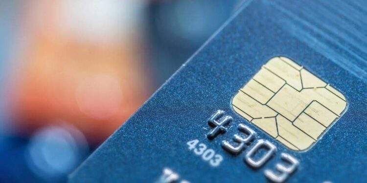 Các ngân hàng đang chuyển đổi thẻ ATM từ sang chip ra sao? 1 Các ngân hàng đang chuyển đổi thẻ ATM từ sang chip ra sao?