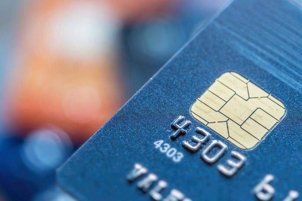 Các ngân hàng đang chuyển đổi thẻ ATM từ sang chip ra sao?