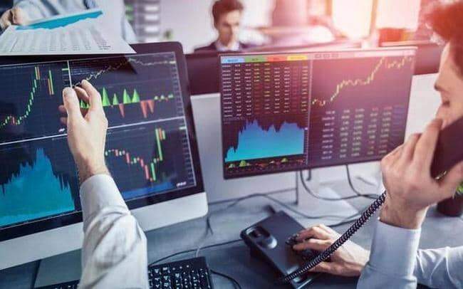 Khối ngoại bán ròng kỷ lục trong năm 2021 tại Việt Nam là do... Tesla và Bitcoin