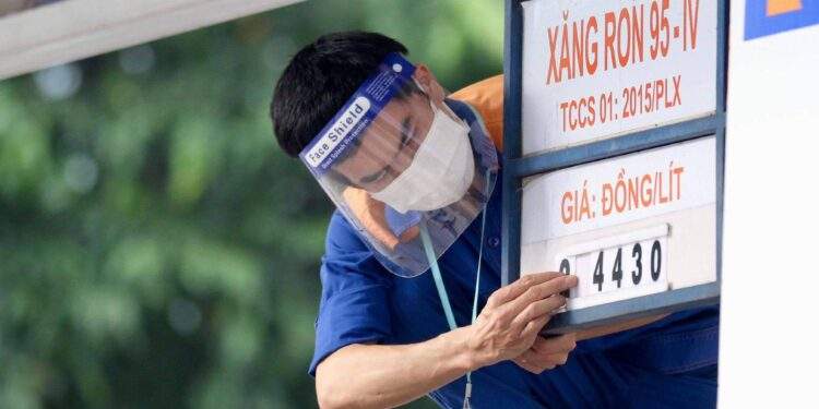 Giá xăng tăng trở lại từ 15h ngày 25/12 1 Giá xăng tăng trở lại từ 15h ngày 25/12