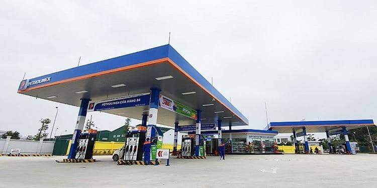Giá xăng lên cao kỷ lục, cổ phiếu Petrolimex (PLX) vượt đỉnh 3 năm