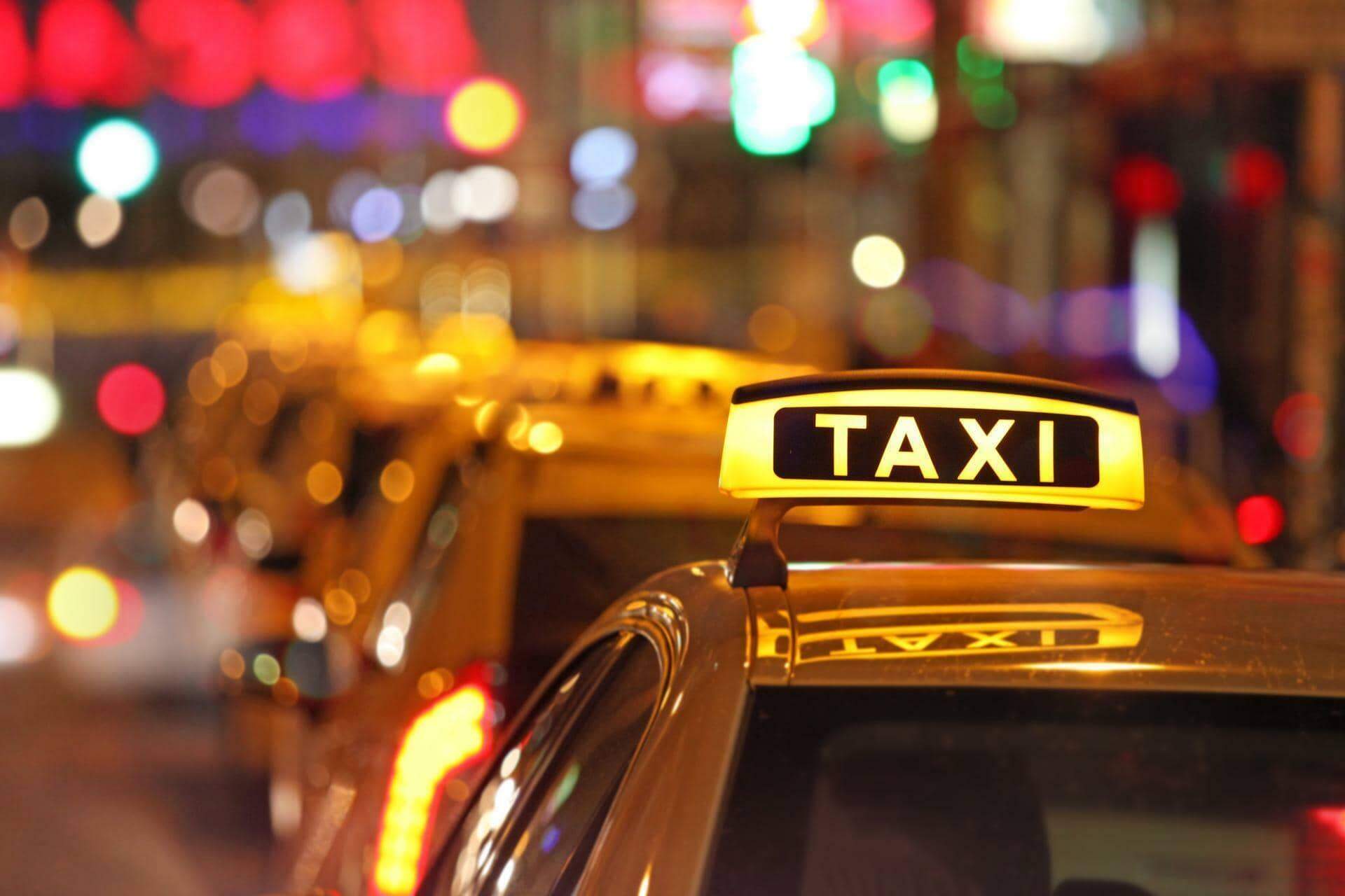 Doanh nghiệp taxi sẽ tăng giá cước nếu xăng không hạ nhiệt