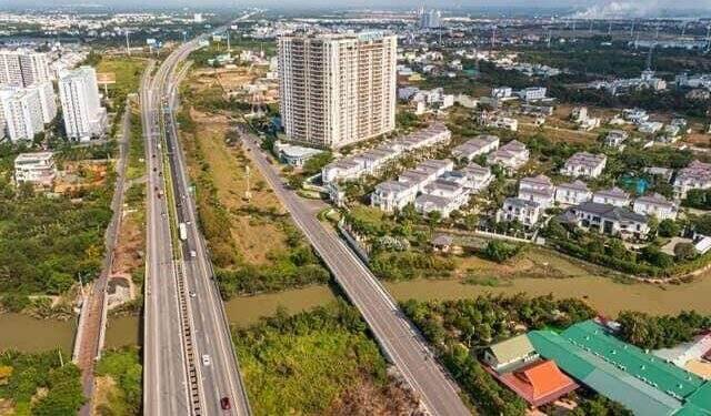 Bất động sản đang bị siết chặt?