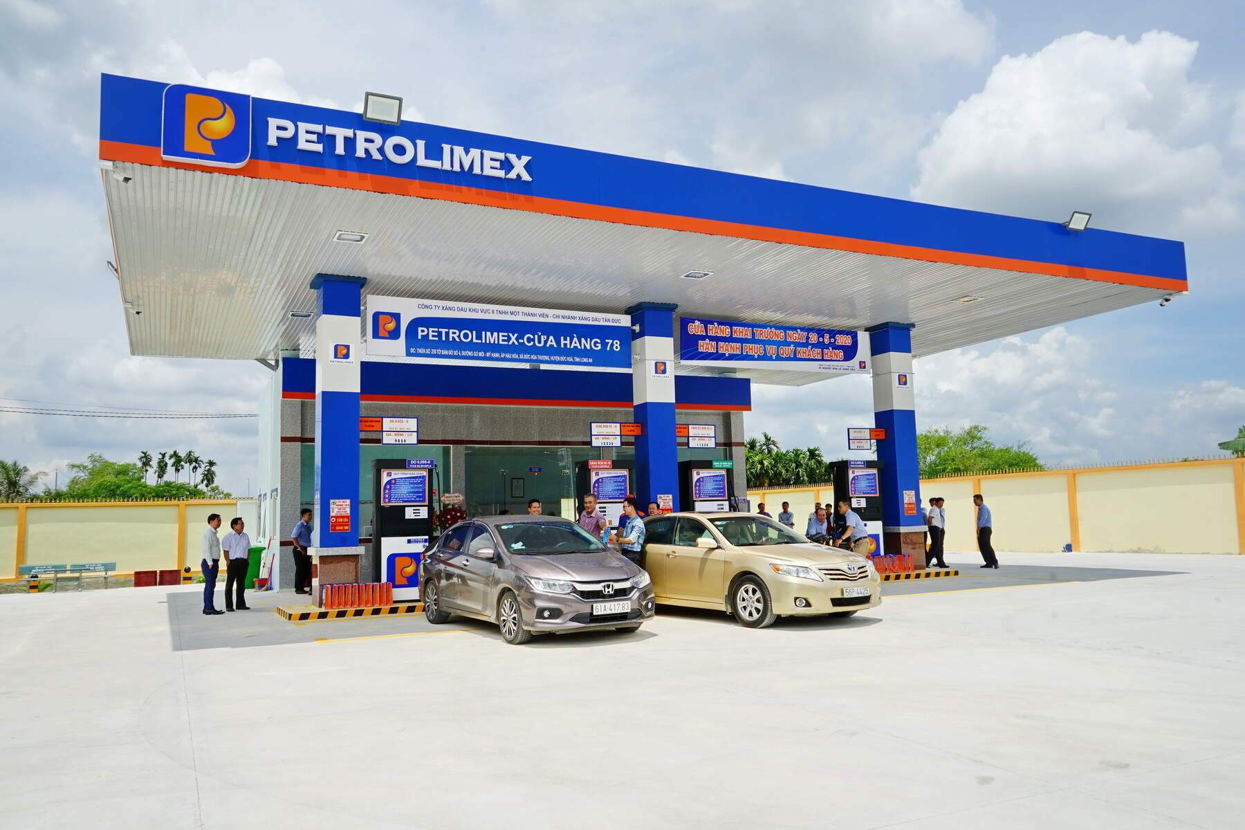 Petrolimex có doanh thu hơn 300.000 tỷ đồng trong năm dị biệt của xăng dầu