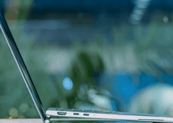 Asus trình làng laptop Zenbook S 13 OLED nhẹ nhất thế giới