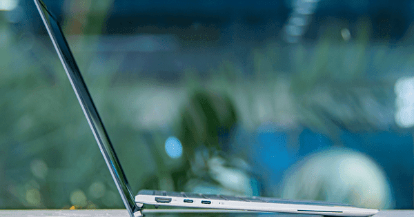 Asus trình làng laptop Zenbook S 13 OLED nhẹ nhất thế giới