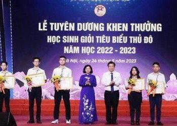 Khen thưởng 759 học sinh giỏi tiêu biểu Thủ đô