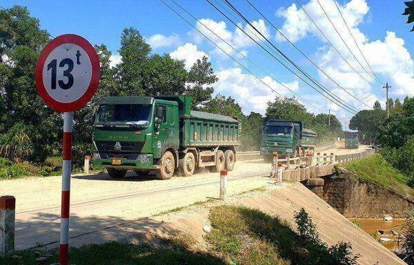 Thay đổi quy định lắp đặt biển báo hạn chế trọng lượng xe qua cầu
