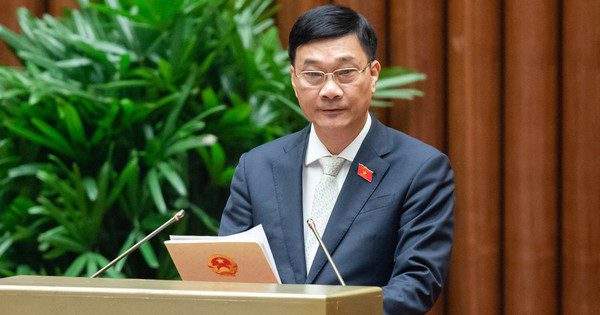 Áp lực trả nợ, doanh nghiệp bán cổ phần giá rất thấp