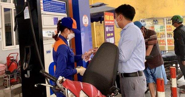 Giá xăng tăng, giá dầu giảm từ 15 giờ hôm nay 1.6