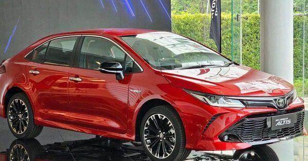 Mất dần sức hút, Toyota Corolla Altis nâng cấp ‘đấu’ Honda Civic