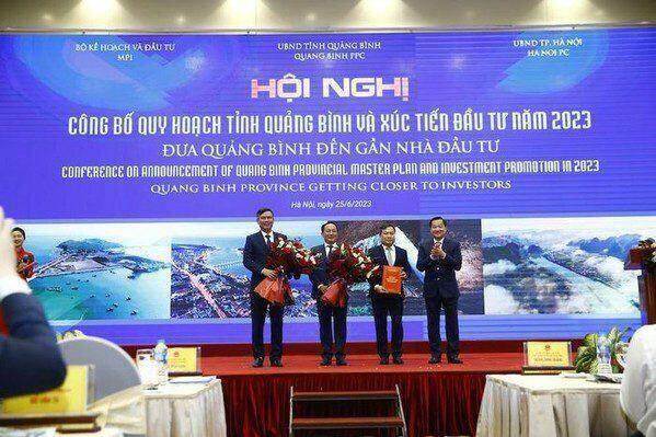 Phó thủ tướng Lê Minh Khái trao Quyết định phê duyệt Quy hoạch tỉnh