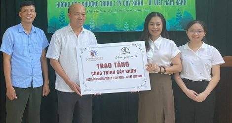 Toyota Việt Nam tặng hàng nghìn cây xanh tại tỉnh Hà Tĩnh và An Giang
