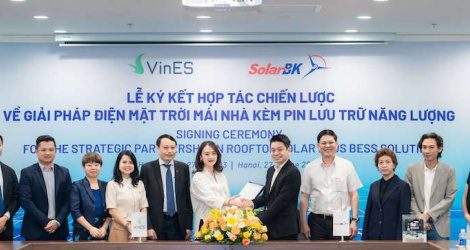 VinES và SolarBK hợp tác thúc đẩy điện mặt trời mái nhà kèm pin lưu trữ